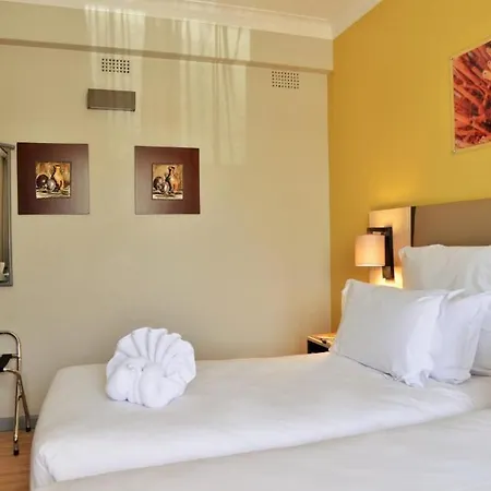 Cresta Oasis Hotel Harare Exterior photo