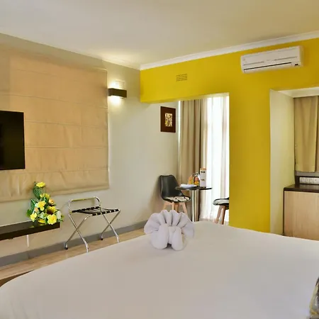 Cresta Oasis Hotel Harare Exterior photo
