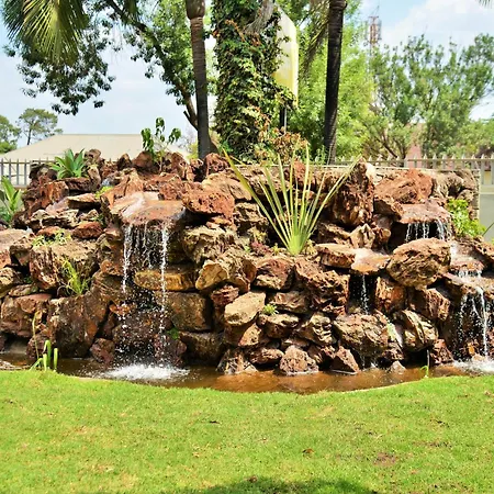 Cresta Oasis Hotel Harare Exterior photo