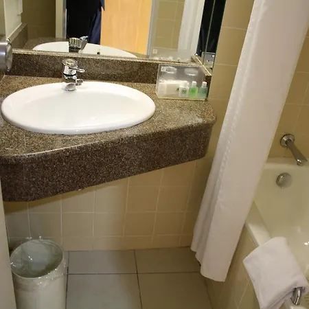 Cresta Oasis Hotel Harare Room photo