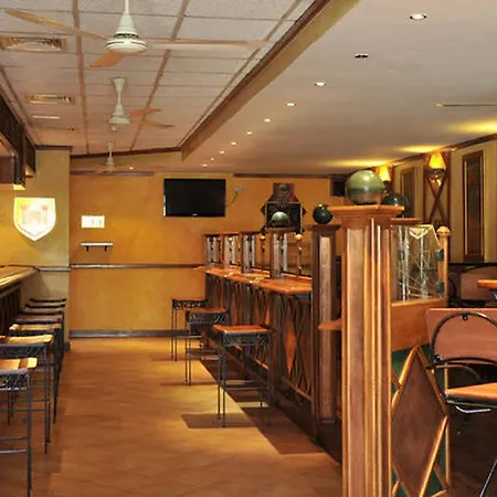 Cresta Oasis Hotel 