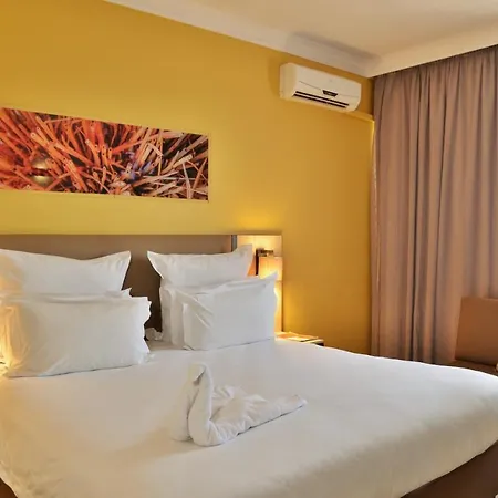 Cresta Oasis Hotel Harare Exterior photo