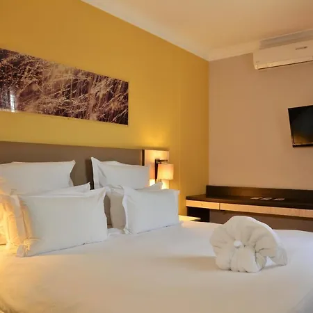 Cresta Oasis Hotel Harare Exterior photo