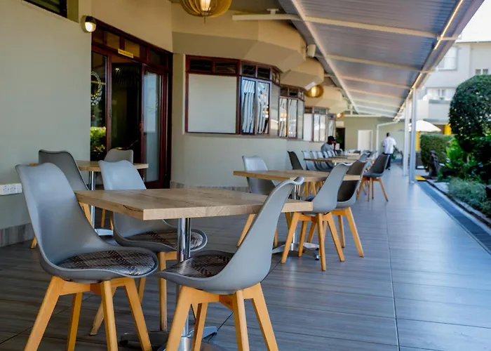 Cresta Oasis Hotel