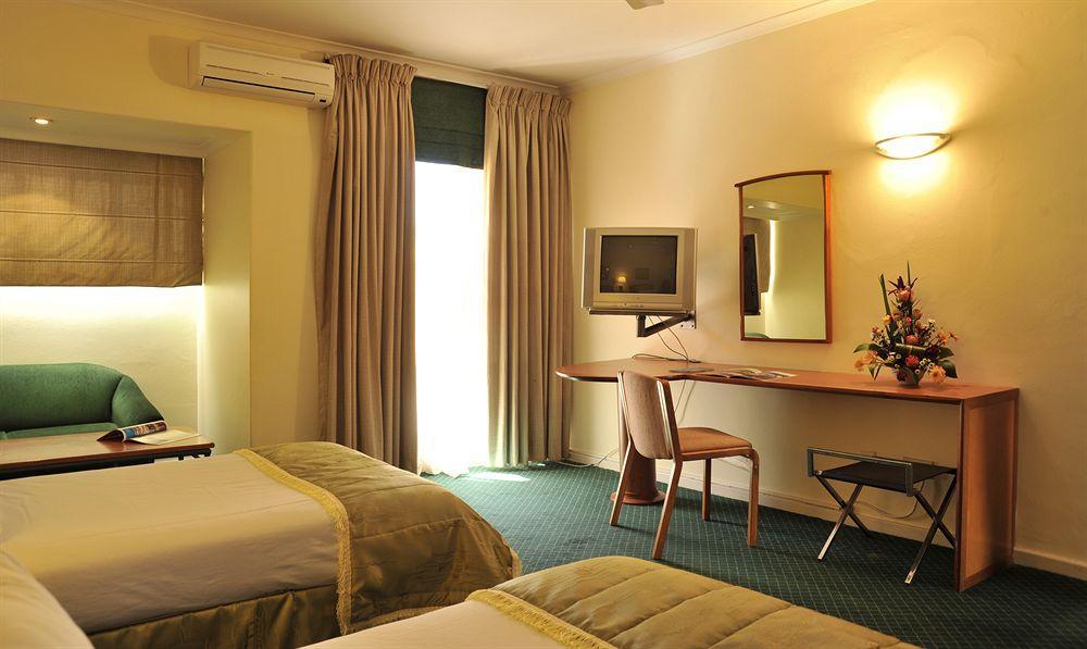 Cresta Oasis Hotel 3*